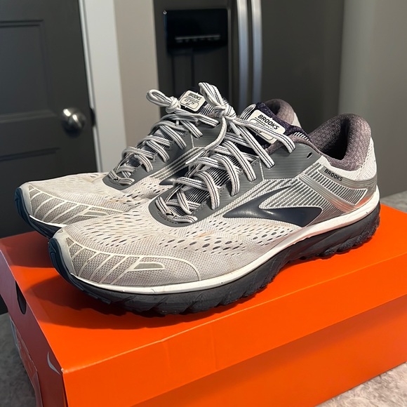 Brooks GTS Adrenaline 18 - Picture 1 of 2